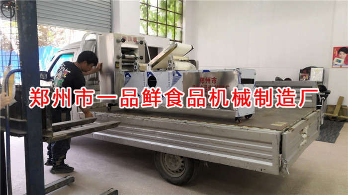 三門峽客戶訂購的全套面館自用燴面機發(fā)貨了(圖2) 三門峽客戶訂購的全套面館自用燴面機發(fā)貨了(圖2)